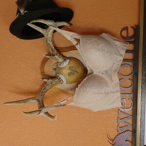 🧜🏼‍♀️  Sexy Lace Beige Underwire BRA  FleshTone  Sz 85C NWOT
